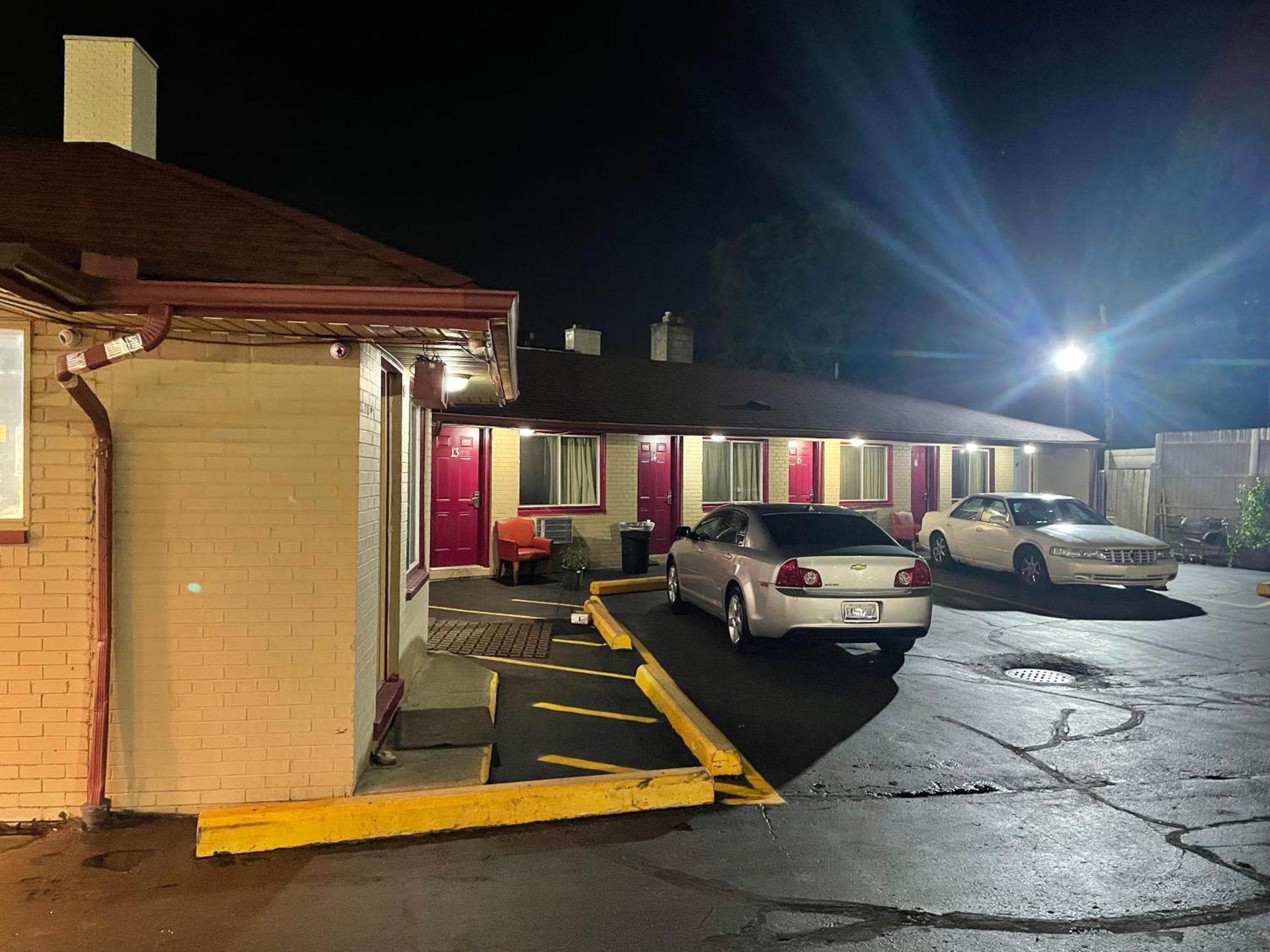 Deluxe Inn Motel Детройт Экстерьер фото