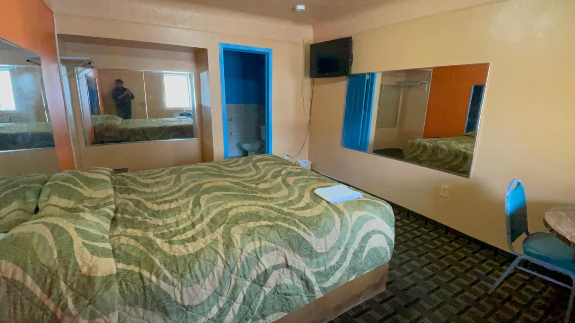 Deluxe Inn Motel Детройт Экстерьер фото