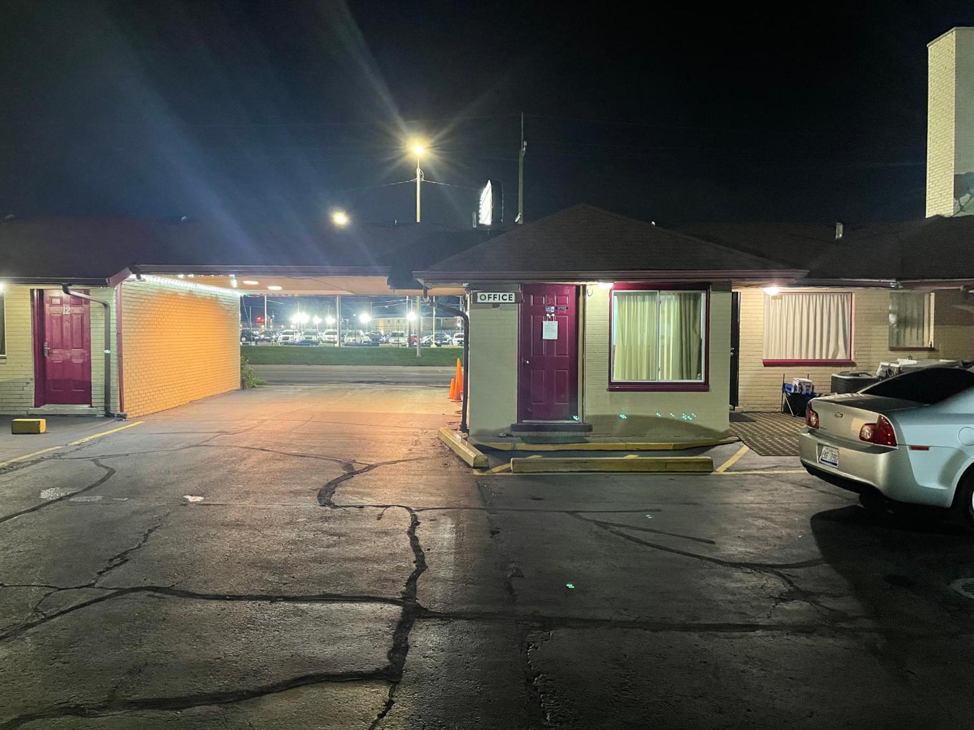 Deluxe Inn Motel Детройт Экстерьер фото